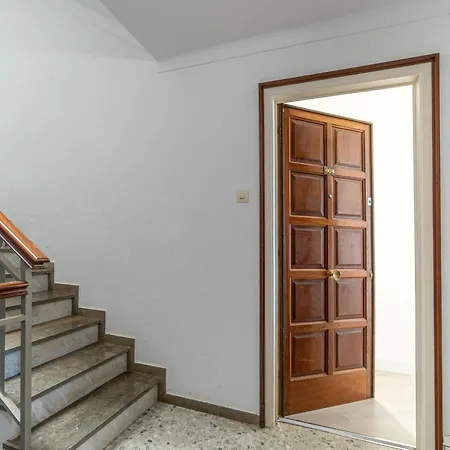 Estudio Moderno Frente Al Mar Con Aire Acondicionado En - Hisp-288-63 *