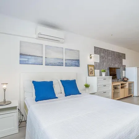 Estudio Moderno Frente Al Mar Con Aire Acondicionado En - Hisp-288-63 *