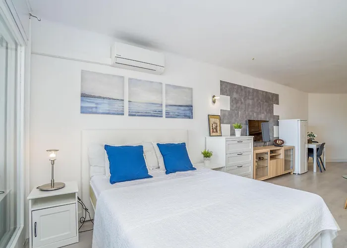 Estudio Moderno Frente Al Mar Con Aire Acondicionado En - Hisp-288-63 *